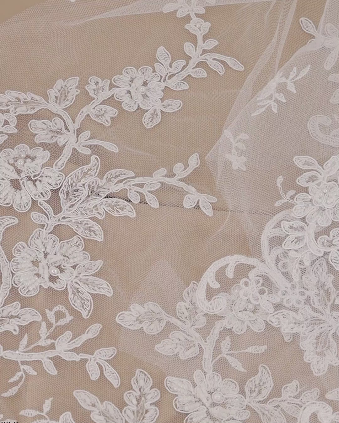 AMELIA EMBROIDERY IN WHITE