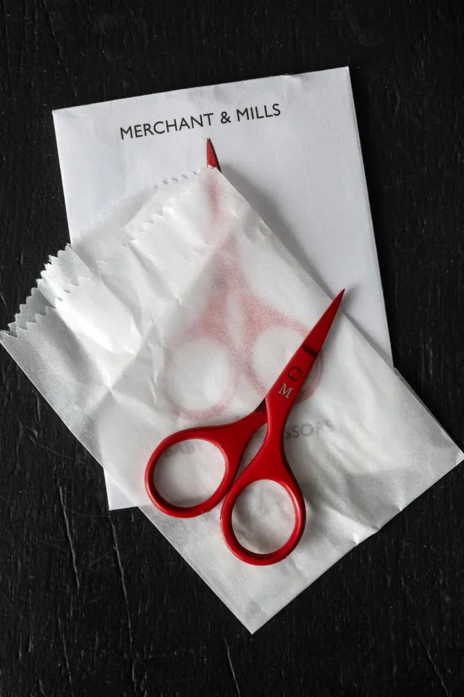 MERCHANT & MILLS RED BABY BOW SCISSORS
