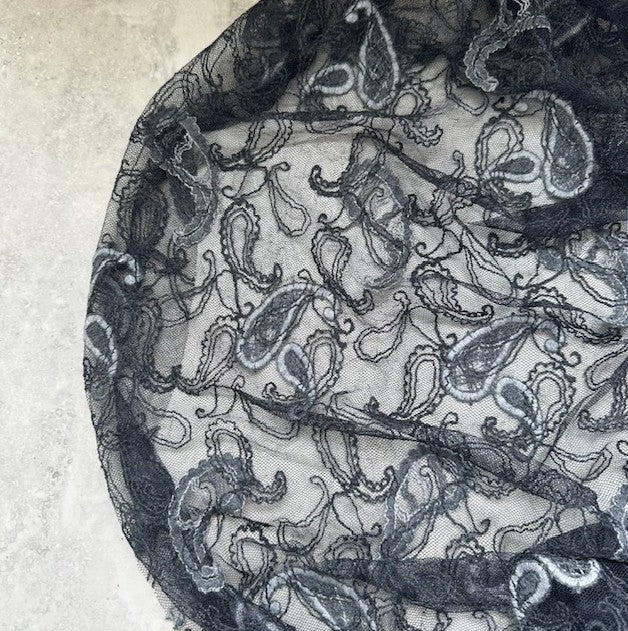 PAISLEY WOOL ON A TULLE BASE (1.7m Length)