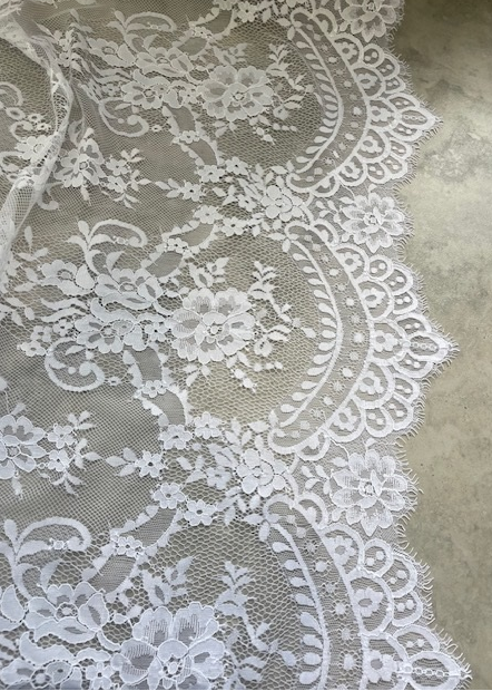 VICTORIA CLASSIC WHITE ALL OVER LACE (2.6m LENGTH)