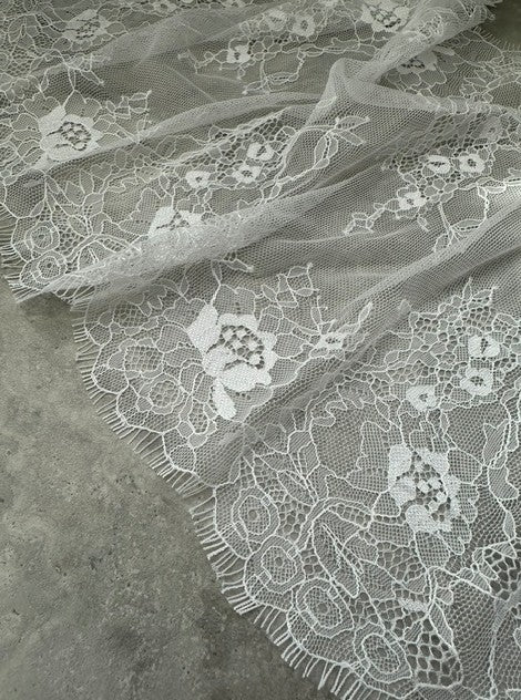 BAYEUX DOUBLE SCALLOPED CHANTILLY BORDER LACE