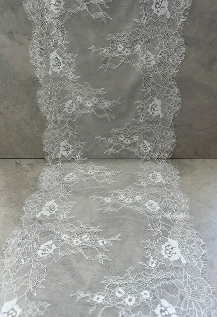 BAYEUX DOUBLE SCALLOPED CHANTILLY BORDER LACE