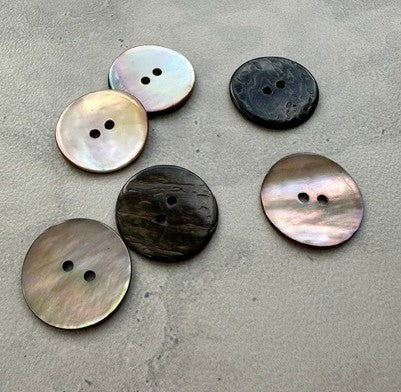 FLAT SHELL BUTTON CHOCOLATE