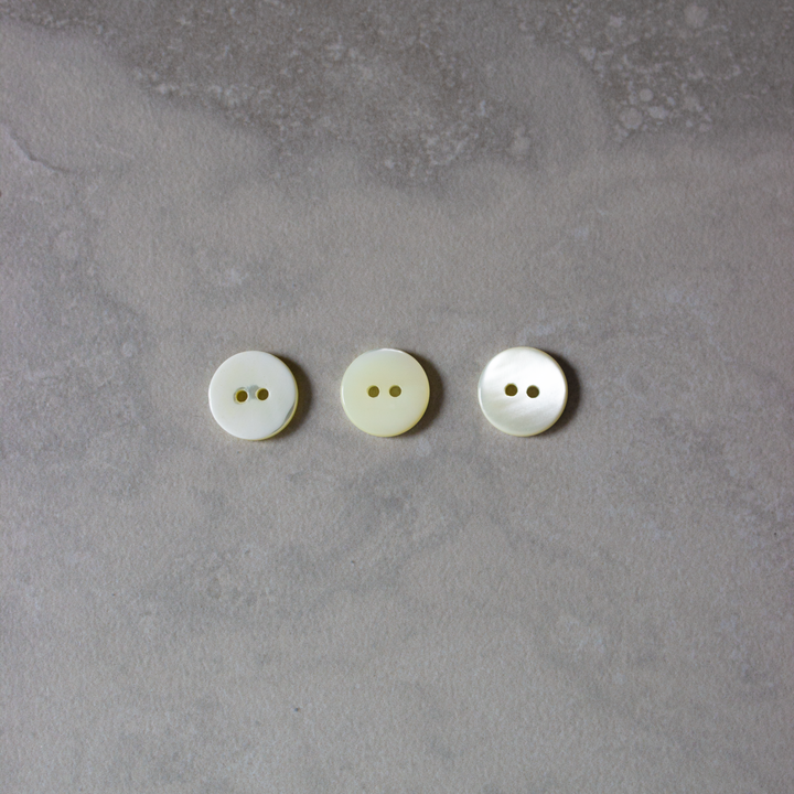 FLAT SHELL BUTTON WHITE