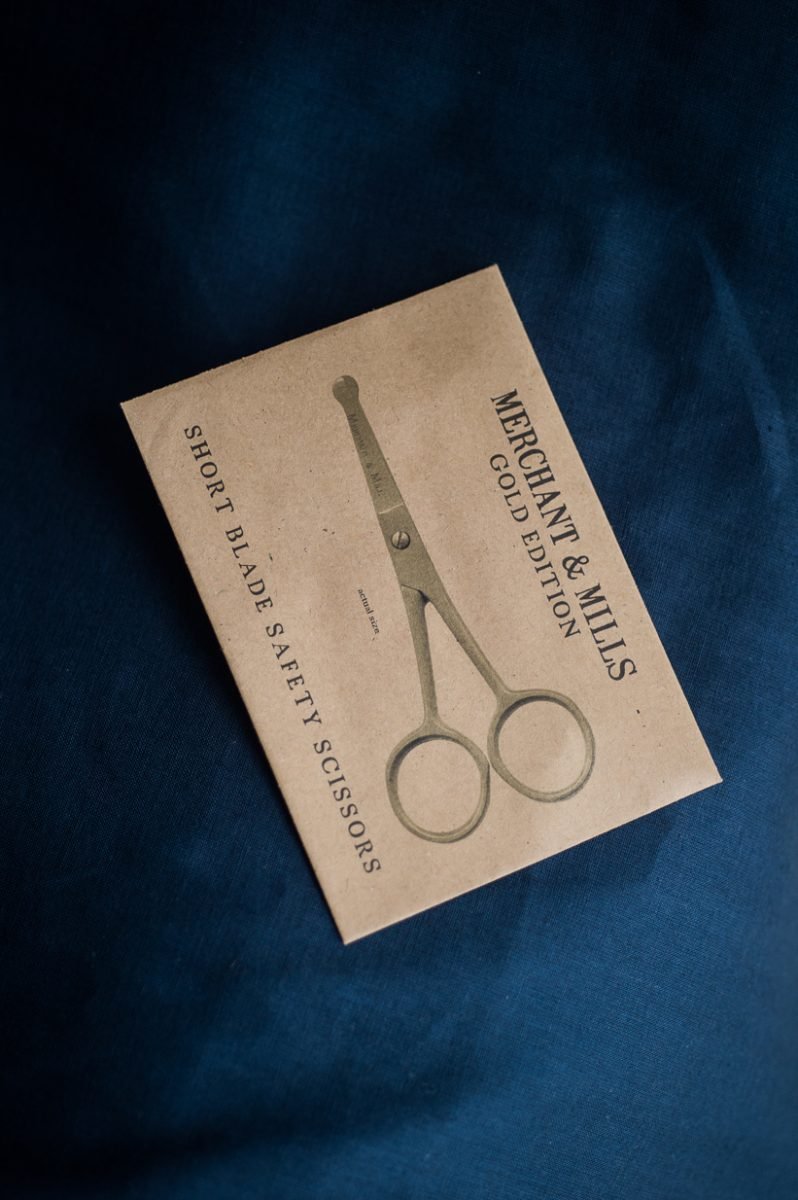 MERCHANT & MILLS SHORT BLADE SAFETY SCISSORS GOLD